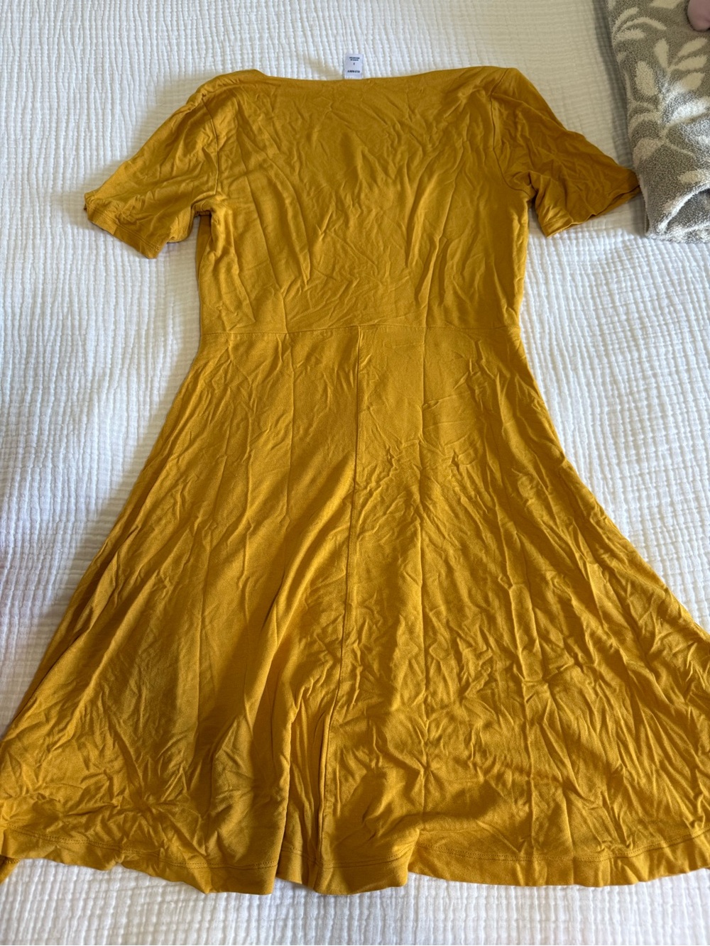 Old Navy Mustard Short Sleeve Midi Dress - Picture 3 of 3